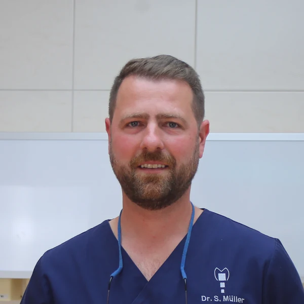 Porträt von Dr. med. dent. Stephan Müller